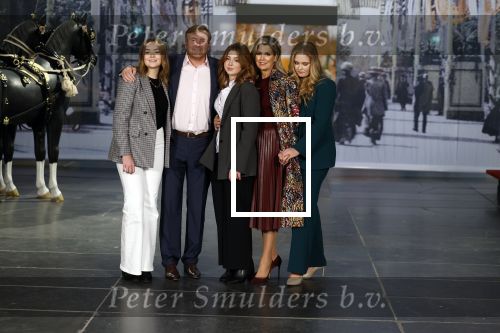 Amsterdam 4 november 2022
Fotomoment met koninklijke familie in de nieuwe kerk waar op dit moment een expositie is van Prinses Juliana.
Aanwezig Koning Willem Alexander Koningin Maxima Prinses Amalia Prinses Ariane en Prinses Alexia.