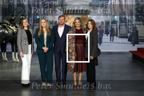 Amsterdam 4 november 2022
Fotomoment met koninklijke familie in de nieuwe kerk waar op dit moment een expositie is van Prinses Juliana.
Aanwezig Koning Willem Alexander Koningin Maxima Prinses Amalia Prinses Ariane en Prinses Alexia.