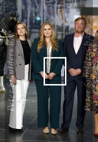 Amsterdam 4 november 2022
Fotomoment met koninklijke familie in de nieuwe kerk waar op dit moment een expositie is van Prinses Juliana.
Aanwezig Koning Willem Alexander Koningin Maxima Prinses Amalia Prinses Ariane en Prinses Alexia.