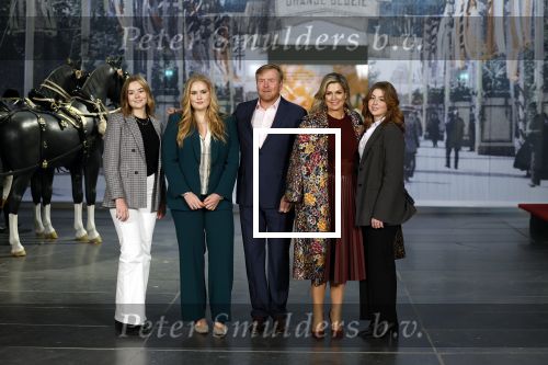 Amsterdam 4 november 2022
Fotomoment met koninklijke familie in de nieuwe kerk waar op dit moment een expositie is van Prinses Juliana.
Aanwezig Koning Willem Alexander Koningin Maxima Prinses Amalia Prinses Ariane en Prinses Alexia.