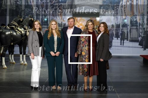 Amsterdam 4 november 2022
Fotomoment met koninklijke familie in de nieuwe kerk waar op dit moment een expositie is van Prinses Juliana.
Aanwezig Koning Willem Alexander Koningin Maxima Prinses Amalia Prinses Ariane en Prinses Alexia.