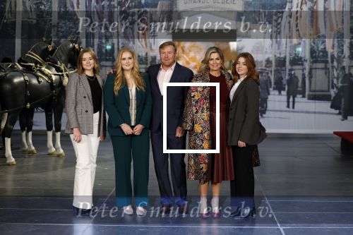 Amsterdam 4 november 2022
Fotomoment met koninklijke familie in de nieuwe kerk waar op dit moment een expositie is van Prinses Juliana.
Aanwezig Koning Willem Alexander Koningin Maxima Prinses Amalia Prinses Ariane en Prinses Alexia.
