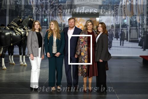 Amsterdam 4 november 2022
Fotomoment met koninklijke familie in de nieuwe kerk waar op dit moment een expositie is van Prinses Juliana.
Aanwezig Koning Willem Alexander Koningin Maxima Prinses Amalia Prinses Ariane en Prinses Alexia.