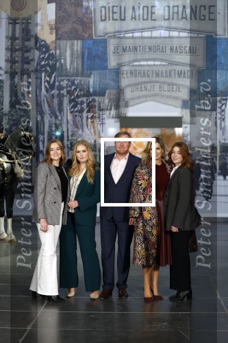 Amsterdam 4 november 2022
Fotomoment met koninklijke familie in de nieuwe kerk waar op dit moment een expositie is van Prinses Juliana.
Aanwezig Koning Willem Alexander Koningin Maxima Prinses Amalia Prinses Ariane en Prinses Alexia.