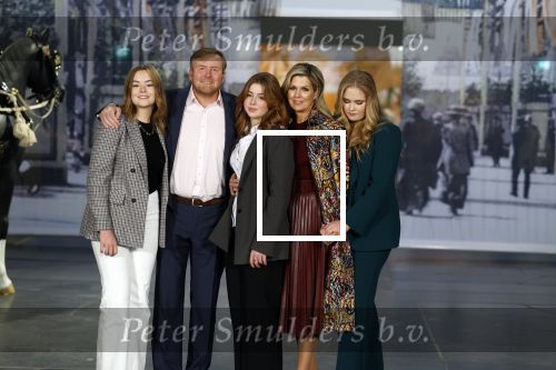 Amsterdam 4 november 2022
Fotomoment met koninklijke familie in de nieuwe kerk waar op dit moment een expositie is van Prinses Juliana.
Aanwezig Koning Willem Alexander Koningin Maxima Prinses Amalia Prinses Ariane en Prinses Alexia.