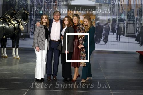 Amsterdam 4 november 2022
Fotomoment met koninklijke familie in de nieuwe kerk waar op dit moment een expositie is van Prinses Juliana.
Aanwezig Koning Willem Alexander Koningin Maxima Prinses Amalia Prinses Ariane en Prinses Alexia.