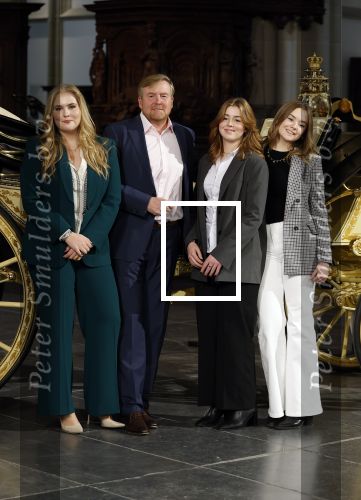 Amsterdam 4 november 2022
Fotomoment met koninklijke familie in de nieuwe kerk waar op dit moment een expositie is van Prinses Juliana.
Aanwezig Koning Willem Alexander Koningin Maxima Prinses Amalia Prinses Ariane en Prinses Alexia.