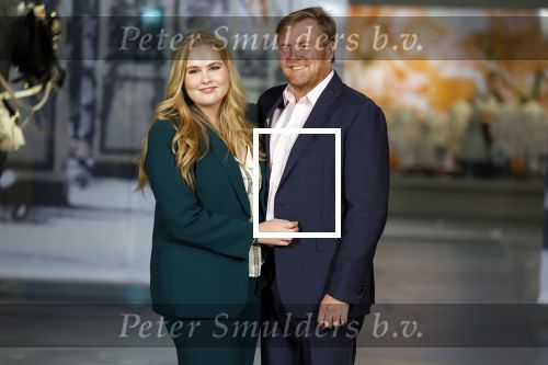 Amsterdam 4 november 2022
Fotomoment met koninklijke familie in de nieuwe kerk waar op dit moment een expositie is van Prinses Juliana.
Aanwezig Koning Willem Alexander Koningin Maxima Prinses Amalia Prinses Ariane en Prinses Alexia.