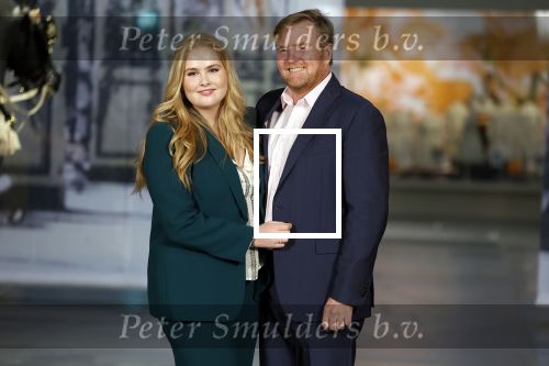 Amsterdam 4 november 2022
Fotomoment met koninklijke familie in de nieuwe kerk waar op dit moment een expositie is van Prinses Juliana.
Aanwezig Koning Willem Alexander Koningin Maxima Prinses Amalia Prinses Ariane en Prinses Alexia.