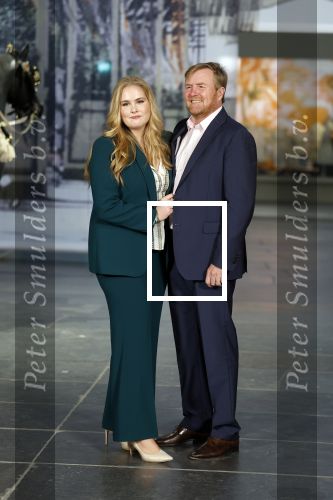 Amsterdam 4 november 2022
Fotomoment met koninklijke familie in de nieuwe kerk waar op dit moment een expositie is van Prinses Juliana.
Aanwezig Koning Willem Alexander Koningin Maxima Prinses Amalia Prinses Ariane en Prinses Alexia.