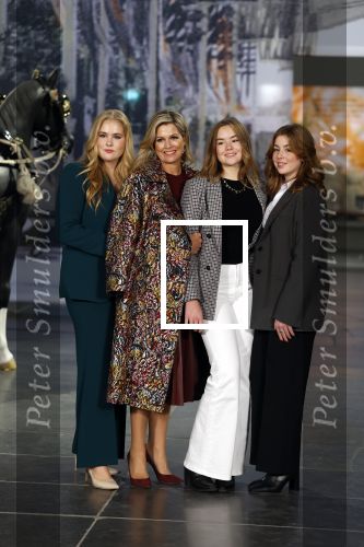 Amsterdam 4 november 2022
Fotomoment met koninklijke familie in de nieuwe kerk waar op dit moment een expositie is van Prinses Juliana.
Aanwezig Koning Willem Alexander Koningin Maxima Prinses Amalia Prinses Ariane en Prinses Alexia.