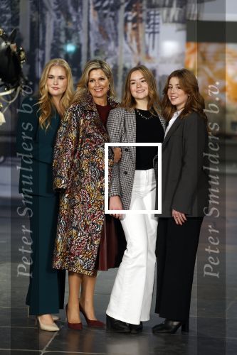 Amsterdam 4 november 2022
Fotomoment met koninklijke familie in de nieuwe kerk waar op dit moment een expositie is van Prinses Juliana.
Aanwezig Koning Willem Alexander Koningin Maxima Prinses Amalia Prinses Ariane en Prinses Alexia.