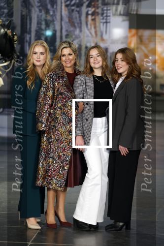 Amsterdam 4 november 2022
Fotomoment met koninklijke familie in de nieuwe kerk waar op dit moment een expositie is van Prinses Juliana.
Aanwezig Koning Willem Alexander Koningin Maxima Prinses Amalia Prinses Ariane en Prinses Alexia.
