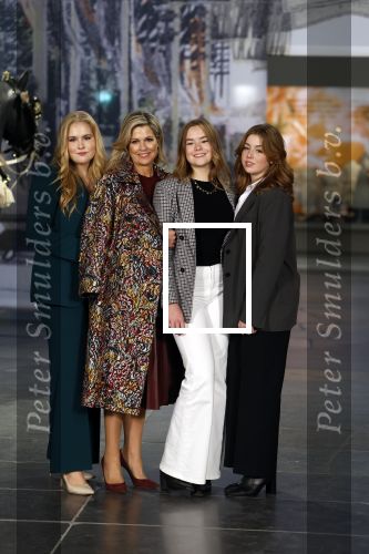 Amsterdam 4 november 2022
Fotomoment met koninklijke familie in de nieuwe kerk waar op dit moment een expositie is van Prinses Juliana.
Aanwezig Koning Willem Alexander Koningin Maxima Prinses Amalia Prinses Ariane en Prinses Alexia.