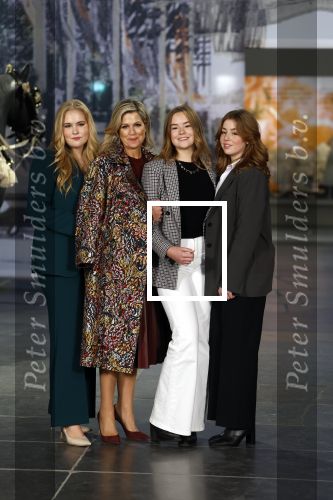 Amsterdam 4 november 2022
Fotomoment met koninklijke familie in de nieuwe kerk waar op dit moment een expositie is van Prinses Juliana.
Aanwezig Koning Willem Alexander Koningin Maxima Prinses Amalia Prinses Ariane en Prinses Alexia.