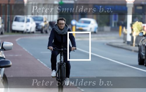 Alkmaar 12 en 13 november 2022
Marco Borsato op de fiets in het centrum van Alkmaar .