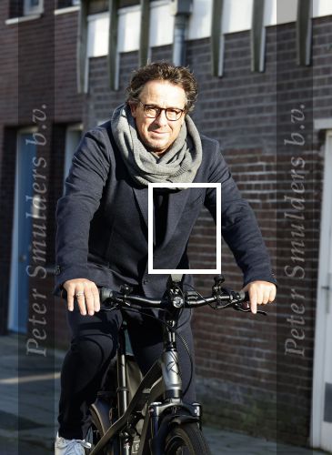 Alkmaar 12 en 13 november 2022
Marco Borsato op de fiets in het centrum van Alkmaar .