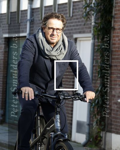 Alkmaar 12 en 13 november 2022
Marco Borsato op de fiets in het centrum van Alkmaar .
