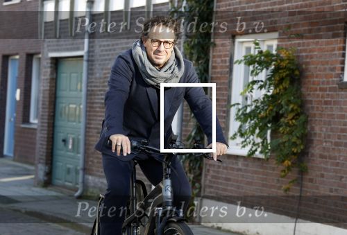 Alkmaar 12 en 13 november 2022
Marco Borsato op de fiets in het centrum van Alkmaar .