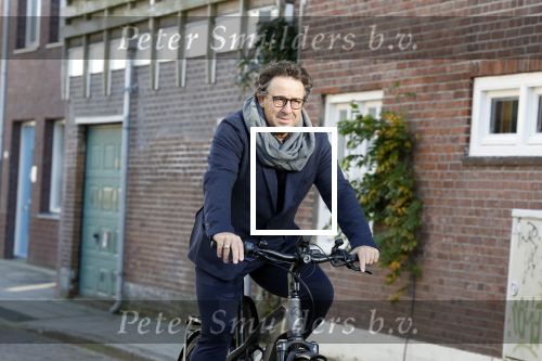 Alkmaar 12 en 13 november 2022
Marco Borsato op de fiets in het centrum van Alkmaar .