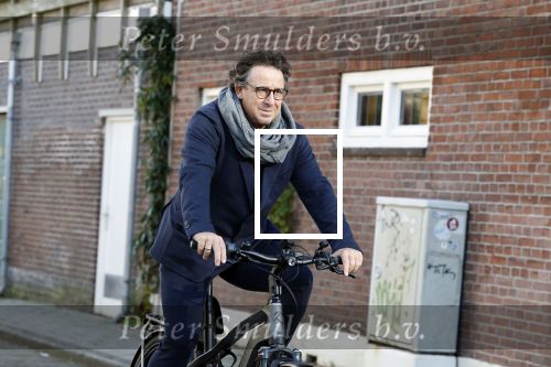 Alkmaar 12 en 13 november 2022
Marco Borsato op de fiets in het centrum van Alkmaar .