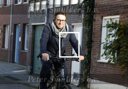 Alkmaar 12 en 13 november 2022
Marco Borsato op de fiets in het centrum van Alkmaar .