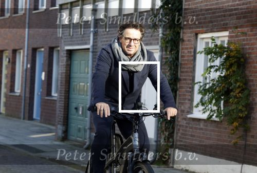 Alkmaar 12 en 13 november 2022
Marco Borsato op de fiets in het centrum van Alkmaar .