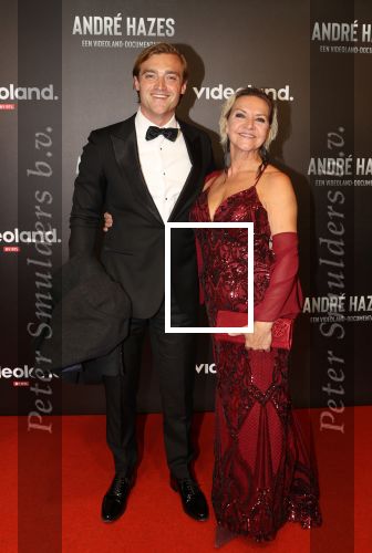Amsterdam, 19 Oktober 2022
Premiere documentaire Andre Hazes bij Videoland in het Tuschinski theater
Mariska v Kolck met haar oudste zoon Christoph Jacobsen