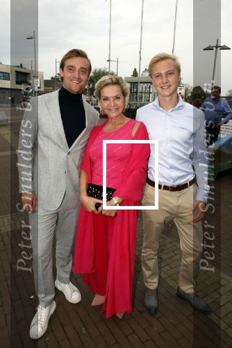 Zaandam 30 oktober 2022
Premiere zo vader zo zoon van Jon v Eerd in het zaantheater. Mariska v Kolck kwam met haar zoons