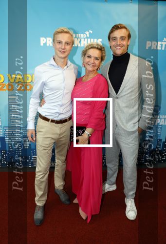Zaandam 30 oktober 2022
Premiere zo vader zo zoon van Jon v Eerd in het zaantheater. Mariska v Kolck kwam met haar zoons