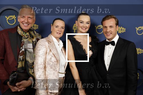 Amsterdam 6 oktober 2022
Uitreiking televizierring 2022 in carre .
Martien Meiland en Erica Meiland samen met Maxime Meiland en haar man Leroy Molkenboer