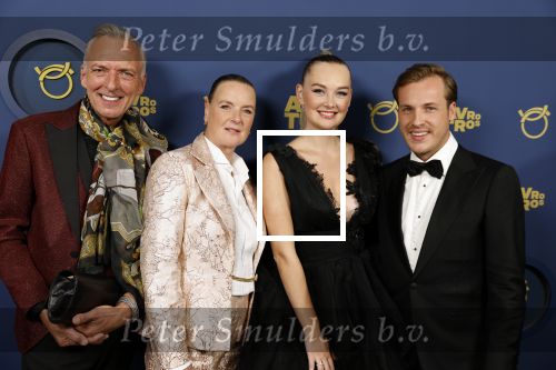 Amsterdam 6 oktober 2022
Uitreiking televizierring 2022 in carre .
Martien Meiland en Erica Meiland samen met Maxime Meiland en haar man Leroy Molkenboer
