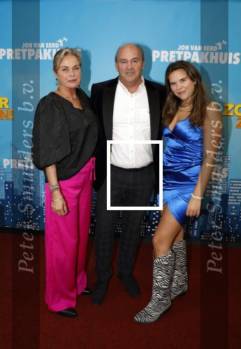 Zaandam 30 oktober 2022
Premiere zo vader zo zoon van Jon v Eerd in het zaantheater. Nienke v Manen met haar ouders