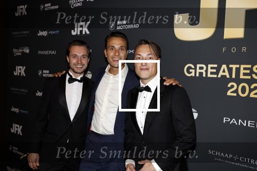 Amsterdam 27 oktober 2022
JFK Greatest man 2022 Gala in het Holland Casino.
Winnaar is Barry Hay. Noah Zeeuw (R) met vrienden
