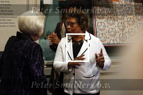 Amsterdam 13 oktober 2022
Prinses Beatrix opent de expositie van haar moeder prinses Juliana in de nieuwe kerk in Amsterdam. Noraly Beyer met prinses Beatrix