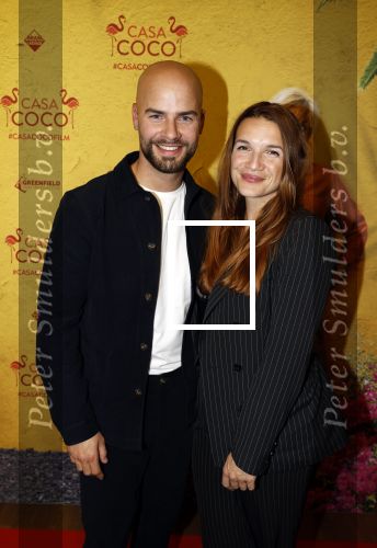 Rotterdam 7 november 2022
Premiere Casa Coco met oa Gerard Cox Joke Bruijs Loes Luca Katja Schuurman Frederique Spigt Bruni Heinke Oscar Aerts Chris Tates Richard Groenendijk en Pamela Teves. Oscar aerts met partner