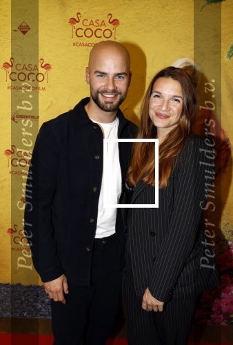 Rotterdam 7 november 2022
Premiere Casa Coco met oa Gerard Cox Joke Bruijs Loes Luca Katja Schuurman Frederique Spigt Bruni Heinke Oscar Aerts Chris Tates Richard Groenendijk en Pamela Teves. Oscar aerts met partner