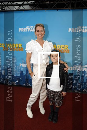 Zaandam 30 oktober 2022
Premiere zo vader zo zoon van Jon v Eerd in het zaantheater. Peggy Vrijens met dochter
