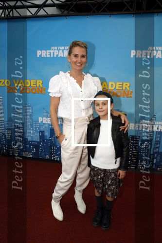 Zaandam 30 oktober 2022
Premiere zo vader zo zoon van Jon v Eerd in het zaantheater. Peggy Vrijens met dochter