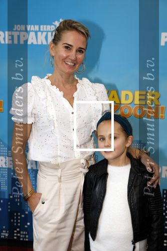 Zaandam 30 oktober 2022
Premiere zo vader zo zoon van Jon v Eerd in het zaantheater. Peggy Vrijens met dochter