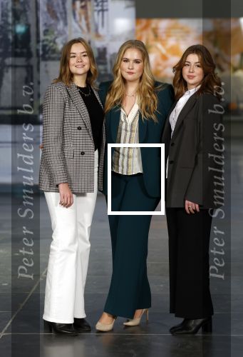 Amsterdam 4 november 2022
Fotomoment met koninklijke familie in de nieuwe kerk waar op dit moment een expositie is van Prinses Juliana.
Aanwezig Koning Willem Alexander Koningin Maxima Prinses Amalia Prinses Ariane en Prinses Alexia.
