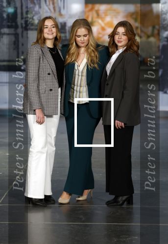 Amsterdam 4 november 2022
Fotomoment met koninklijke familie in de nieuwe kerk waar op dit moment een expositie is van Prinses Juliana.
Aanwezig Koning Willem Alexander Koningin Maxima Prinses Amalia Prinses Ariane en Prinses Alexia.