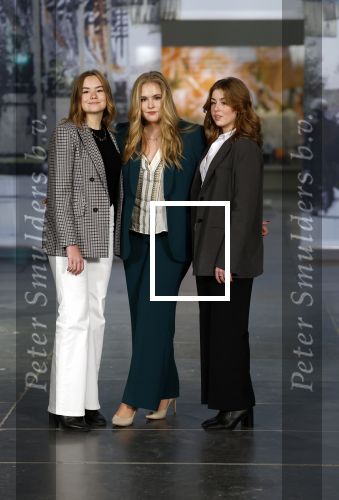 Amsterdam 4 november 2022
Fotomoment met koninklijke familie in de nieuwe kerk waar op dit moment een expositie is van Prinses Juliana.
Aanwezig Koning Willem Alexander Koningin Maxima Prinses Amalia Prinses Ariane en Prinses Alexia.