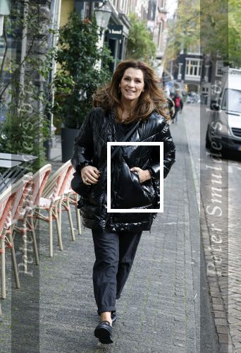 Amsterdam 9 november 2022
Presentatie kledinglijn  Iris Zeilstra bij restaurant de Luwte. Quinty Trustfull kwam met dochter Moise Trustfull