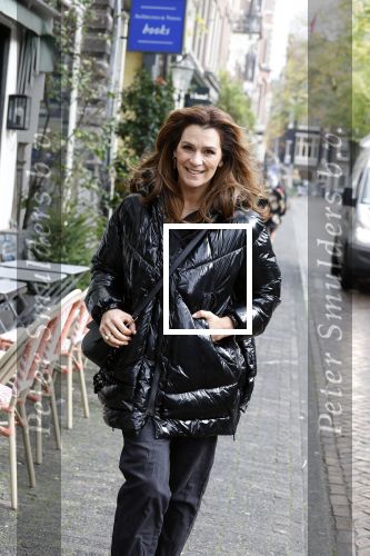 Amsterdam 9 november 2022
Presentatie kledinglijn  Iris Zeilstra bij restaurant de Luwte. Quinty Trustfull kwam met dochter Moise Trustfull