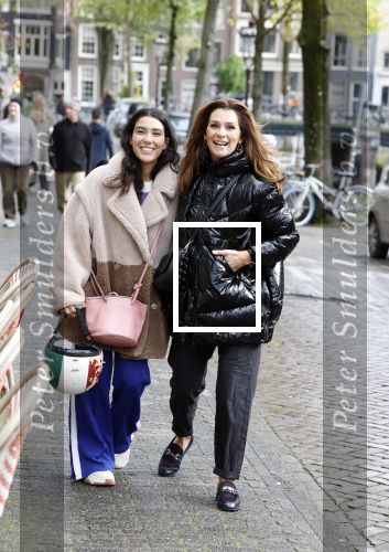 Amsterdam 9 november 2022
Presentatie kledinglijn  Iris Zeilstra bij restaurant de Luwte. Quinty Trustfull kwam met dochter Moise Trustfull
