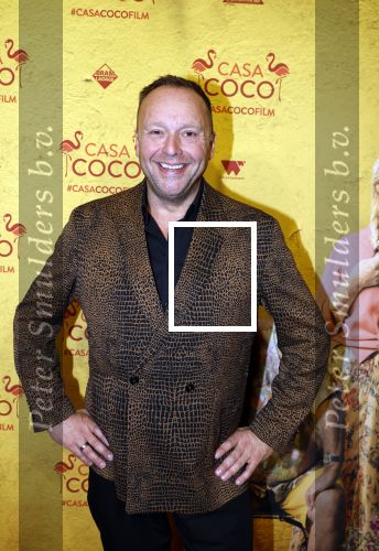 Rotterdam 7 november 2022
Premiere Casa Coco met oa Gerard Cox Joke Bruijs Loes Luca Katja Schuurman Frederique Spigt Bruni Heinke Oscar Aerts Chris Tates Richard Groenendijk en Pamela Teves. Richard Groenendijk met partner