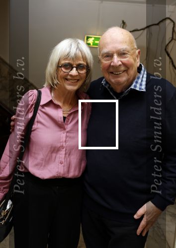 Amsterdam 17 november 2022
In theater Betty Asfalt viert Annemarie Oster haar 80e verjaardag . Rob v d Meeberg met zijn vrouw