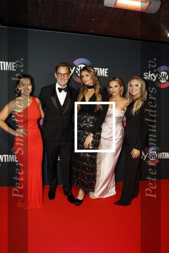 Amsterdam 3 november 2022
Rode loper ivm met nieuwe streamingsdienst Sky showtime bij westergasfabriek. Ronald de Boer met zijn dochters Demi Brooke en Maxime