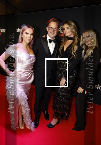 Amsterdam 3 november 2022
Rode loper ivm met nieuwe streamingsdienst Sky showtime bij westergasfabriek. Ronald de Boer met zijn dochters Demi Brooke en Maxime